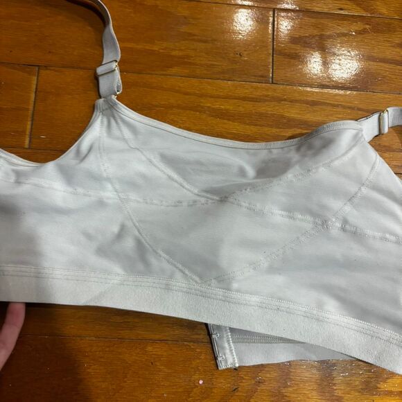 BOUTIQUE Front Clasps Large Women's Nude Intimates Adjustable Everyday Loose Bra - Picture 4 of 4